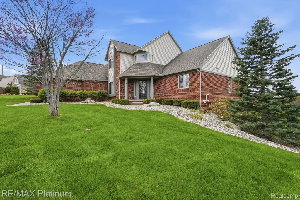9167 Rotondo Drive Hartland Township MI 48855