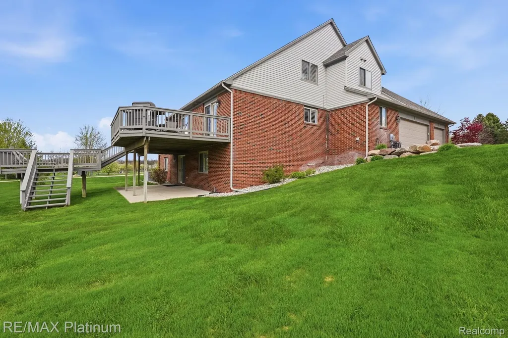 9167 Rotondo Drive Hartland Township MI 48855