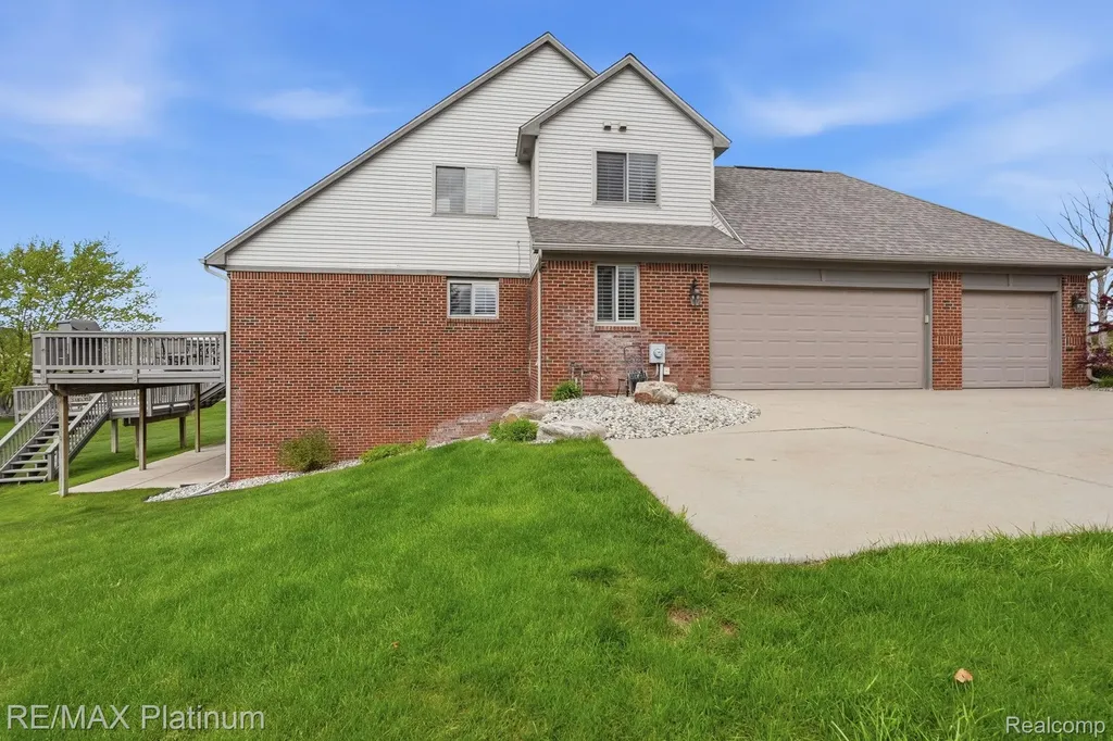 9167 Rotondo Drive Hartland Township MI 48855