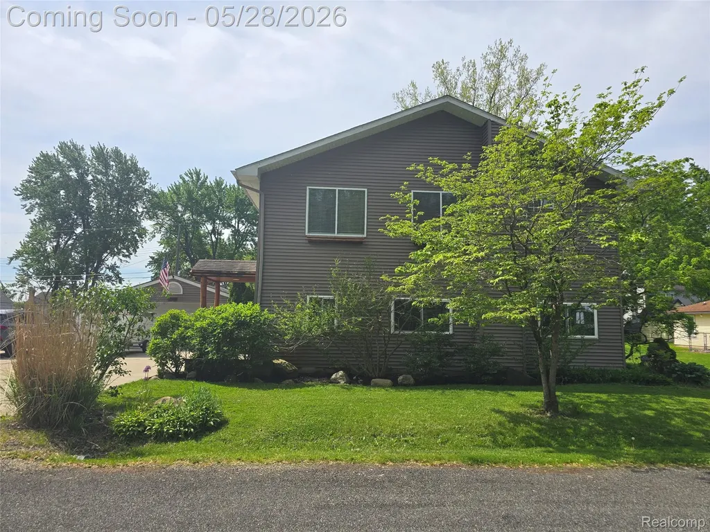 135 N Haven Street Novi City MI 48377