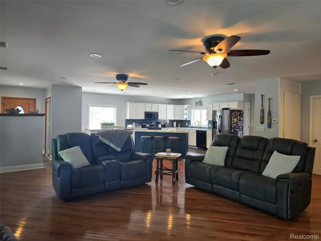 135 N Haven Street Novi City MI 48377