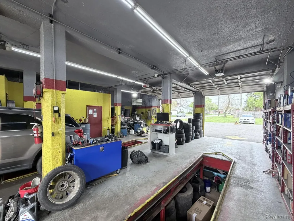 11032 W Jefferson Avenue River Rouge City MI 48218