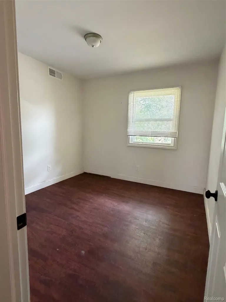 80 Clairmount Street Detroit City MI 48202