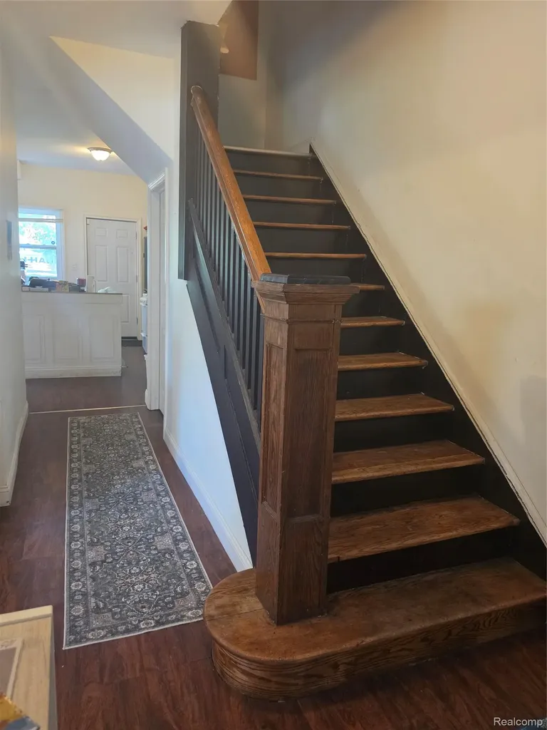 80 Clairmount Street Detroit City MI 48202