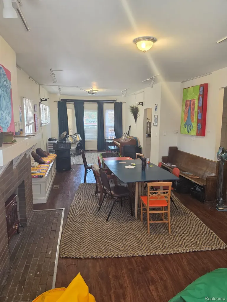 80 Clairmount Street Detroit City MI 48202