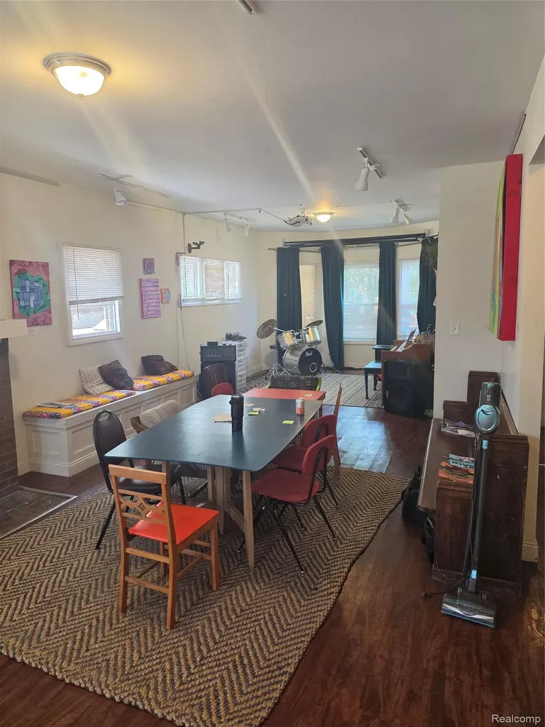 80 Clairmount Street Detroit City MI 48202