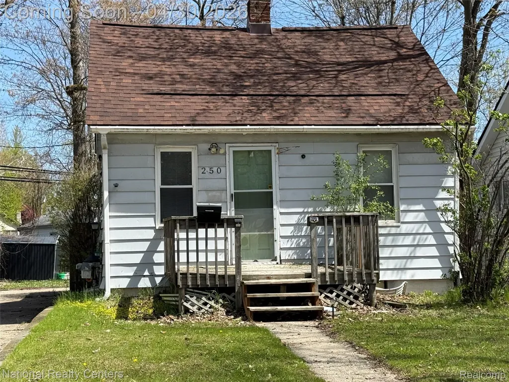 250 W Walton Boulevard Pontiac City MI 48340
