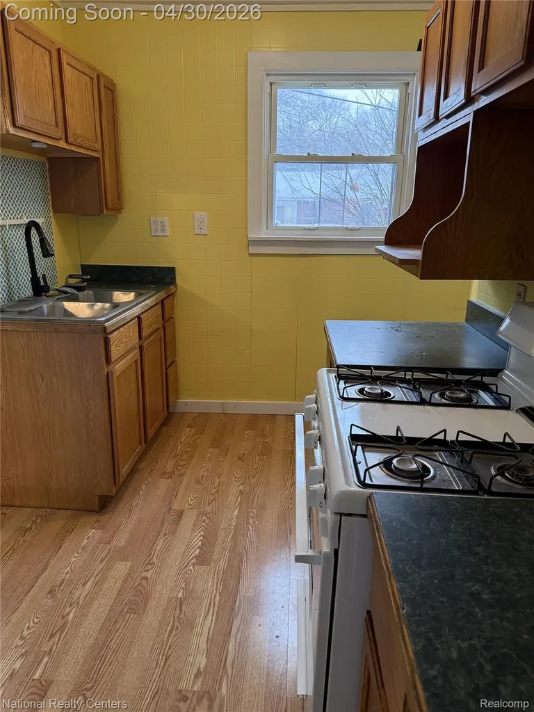 250 W Walton Boulevard Pontiac City MI 48340