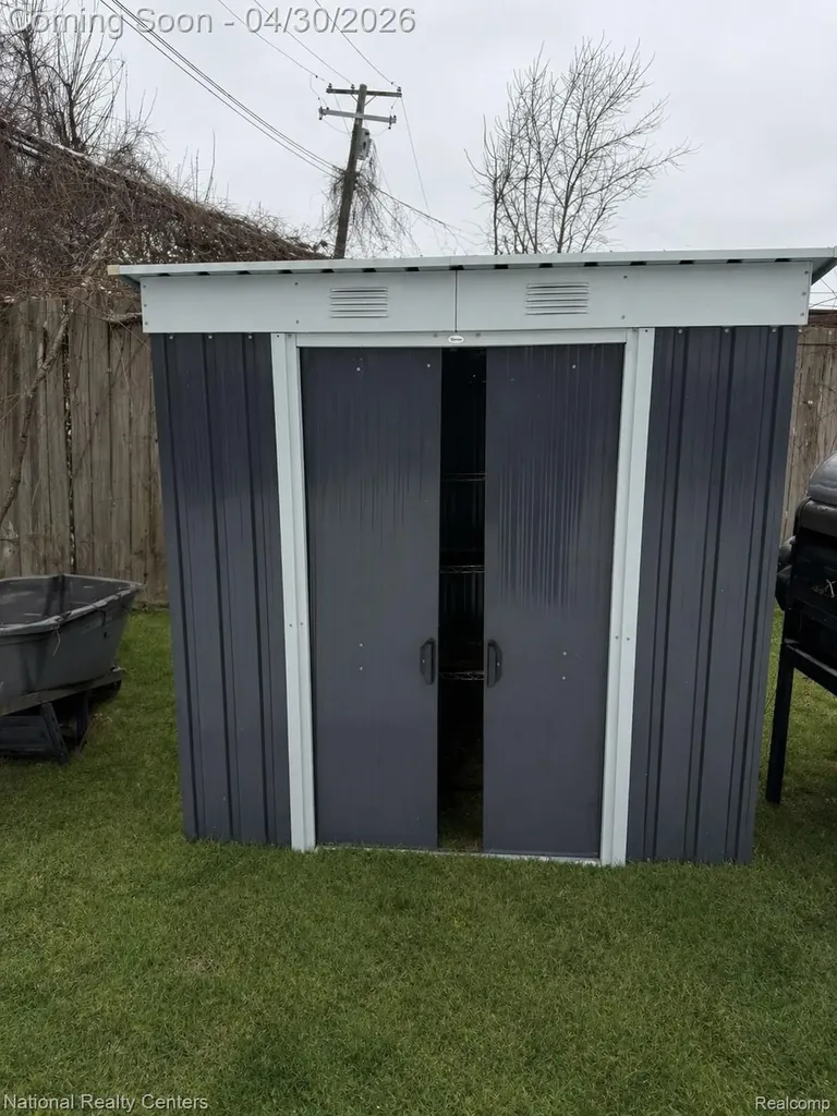 250 W Walton Boulevard Pontiac City MI 48340