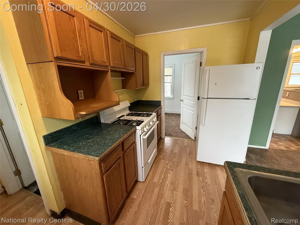 250 W Walton Boulevard Pontiac City MI 48340