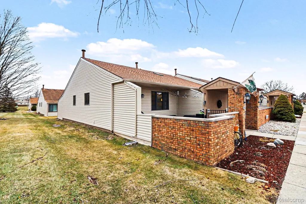 25126 Jefferson Court South Lyon City MI 48178