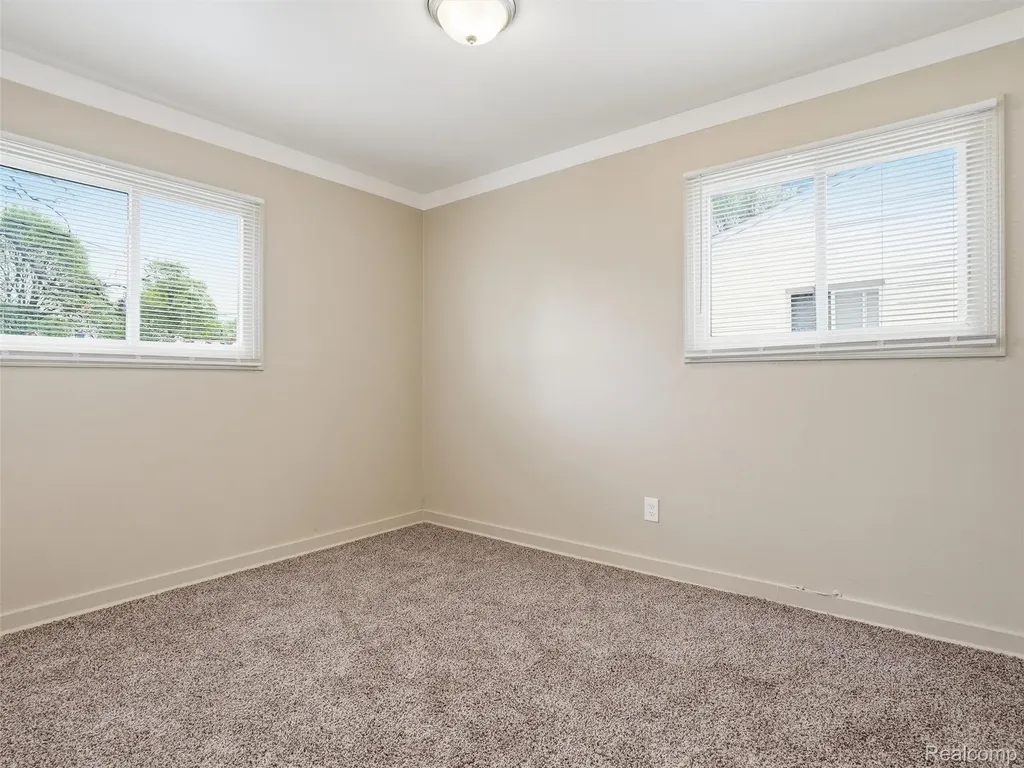 764 E Tennyson Avenue Pontiac City MI 48340