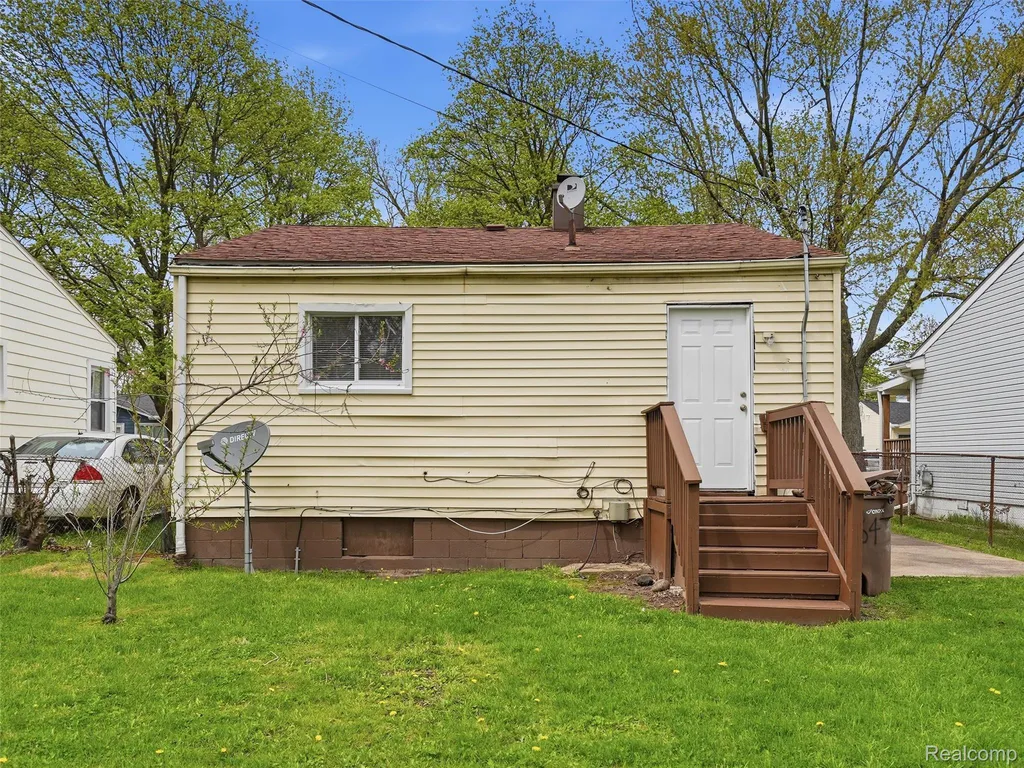 764 E Tennyson Avenue Pontiac City MI 48340