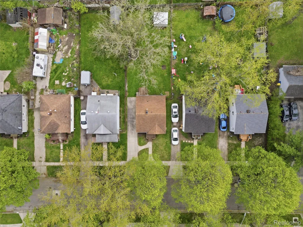 764 E Tennyson Avenue Pontiac City MI 48340