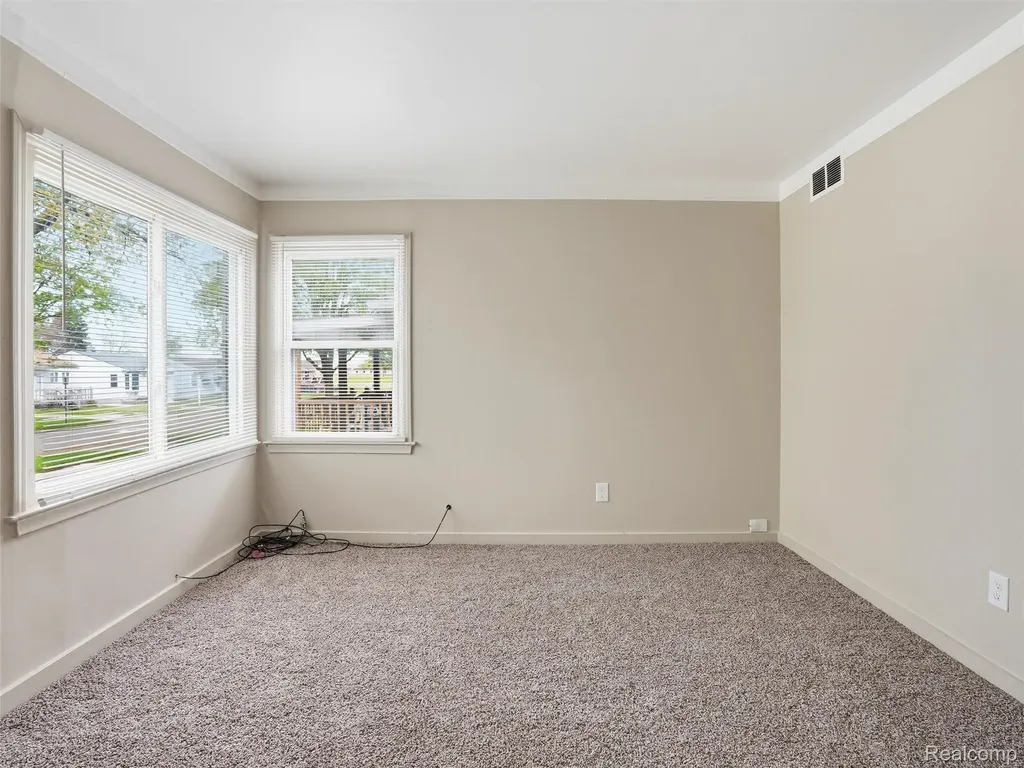 764 E Tennyson Avenue Pontiac City MI 48340