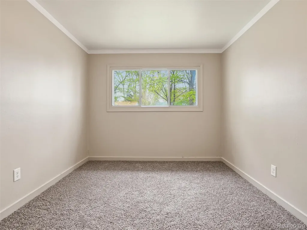 764 E Tennyson Avenue Pontiac City MI 48340