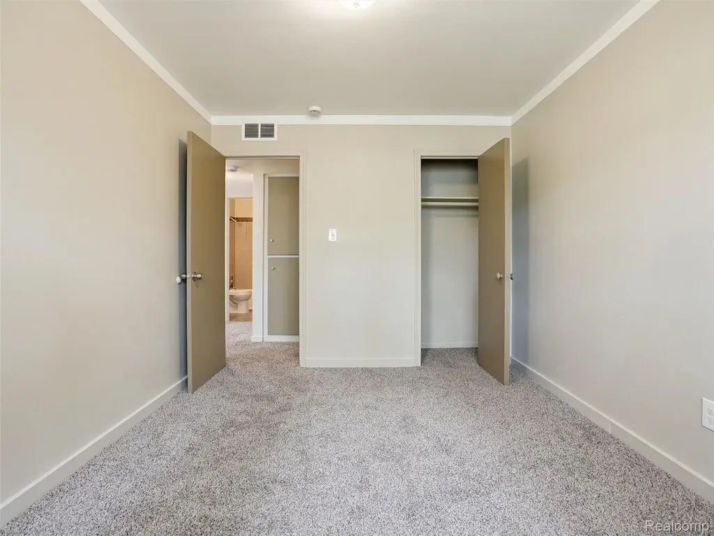 764 E Tennyson Avenue Pontiac City MI 48340