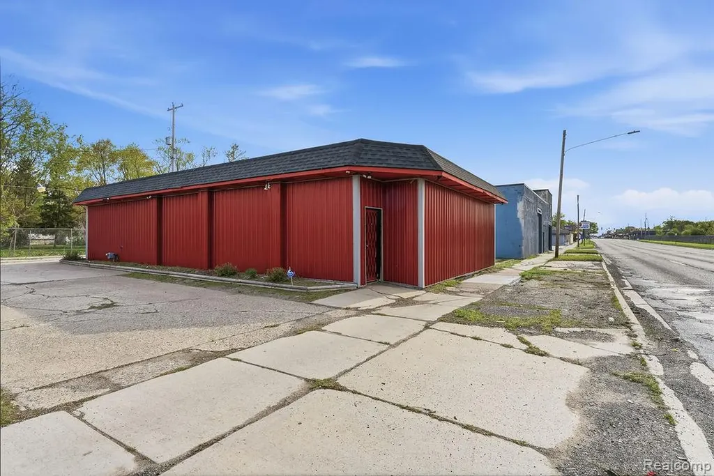 3137 Davison Road Flint City MI 48506