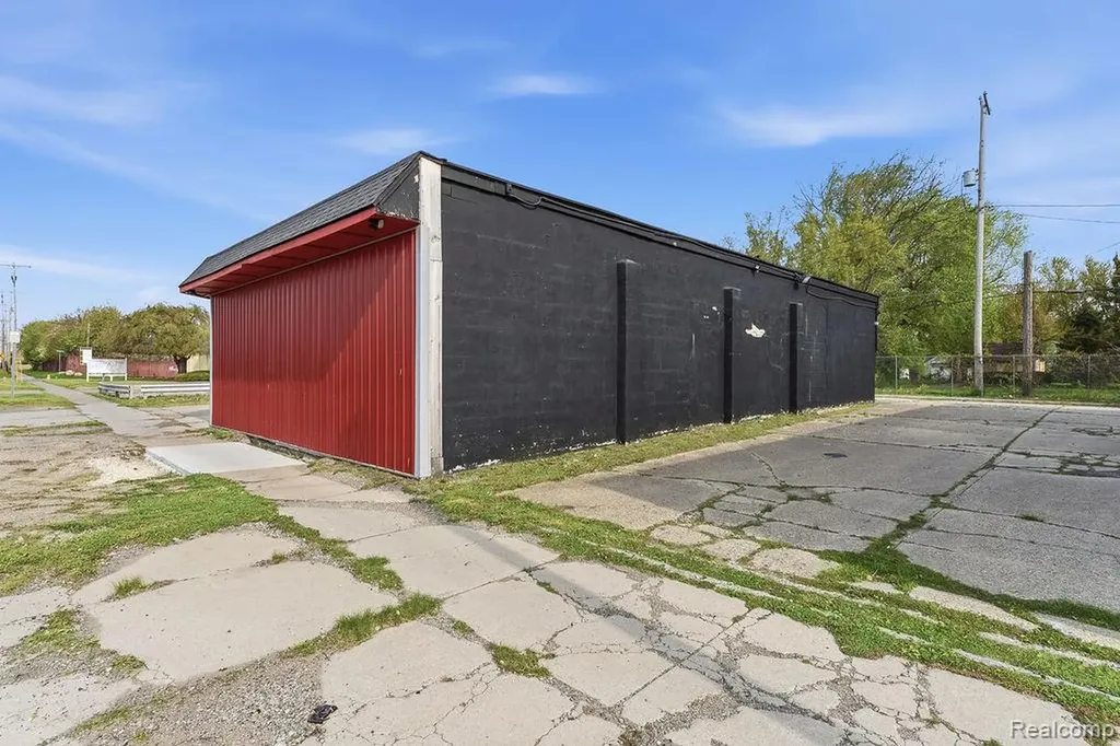 3137 Davison Road Flint City MI 48506