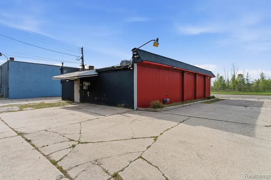 3137 Davison Road Flint City MI 48506