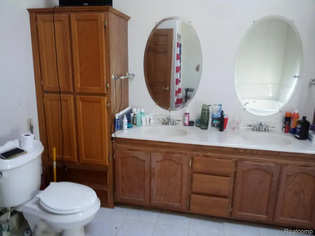 5255 N Seymour Road Flushing Charter Township MI 48433