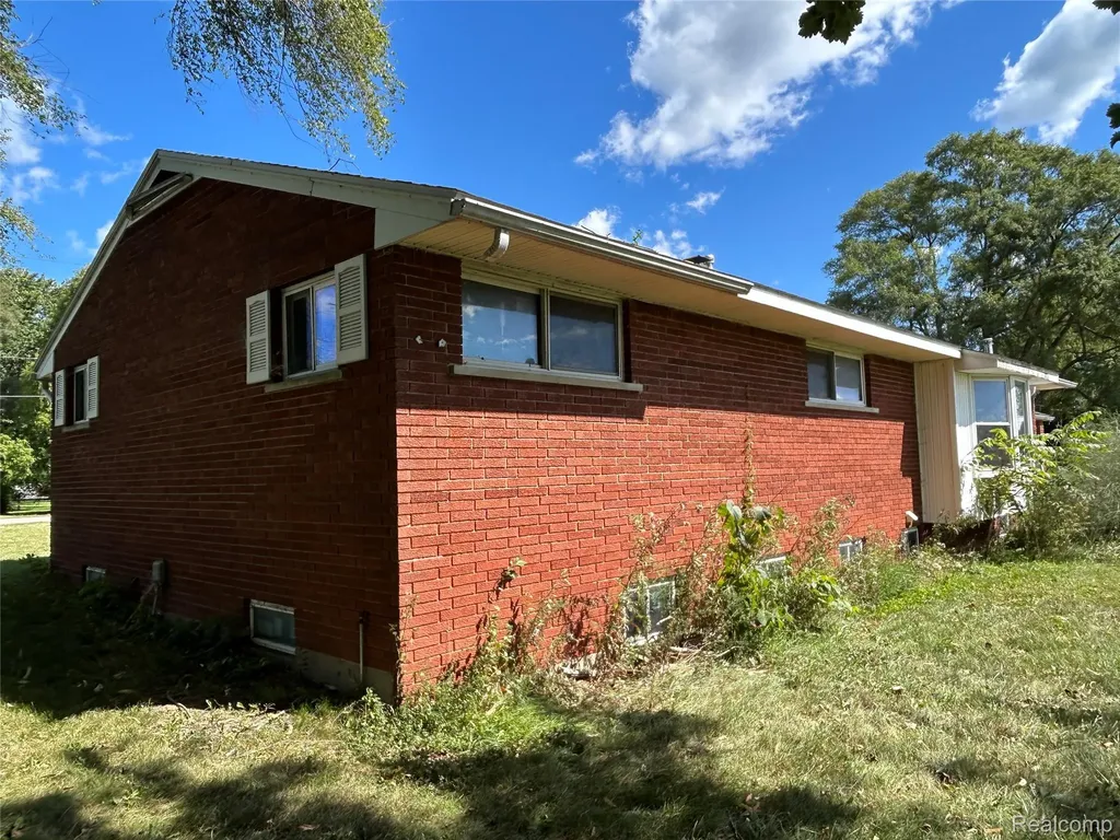 16465 Almont Berlin Township MI 48002