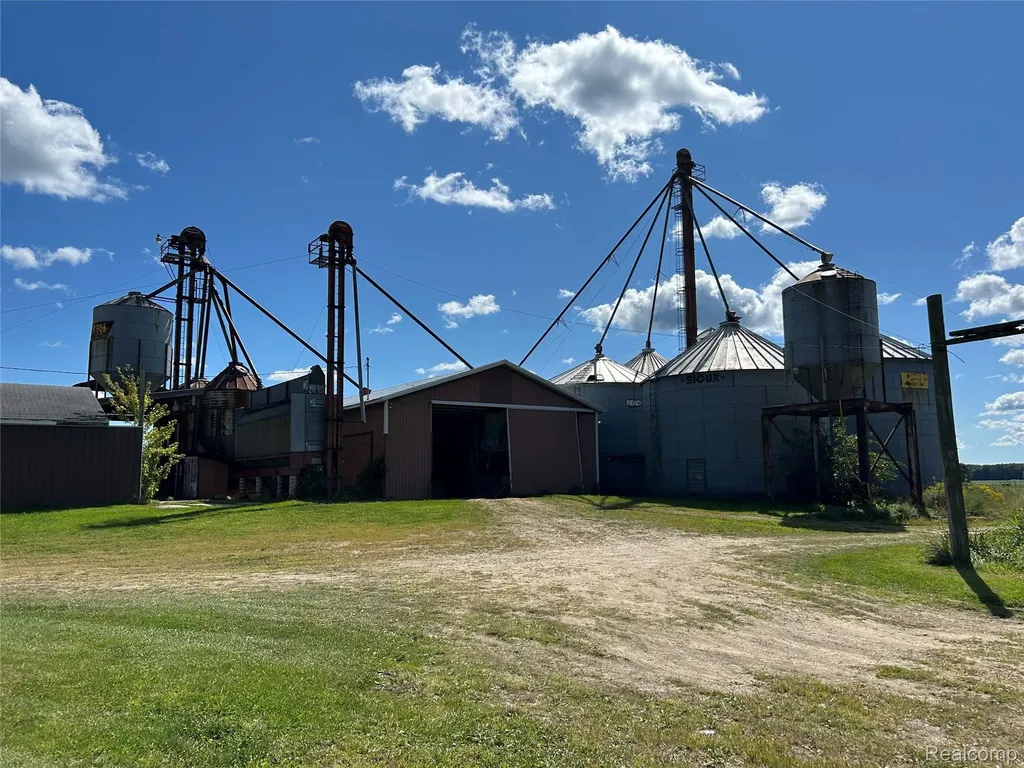 16465 Almont Berlin Township MI 48002