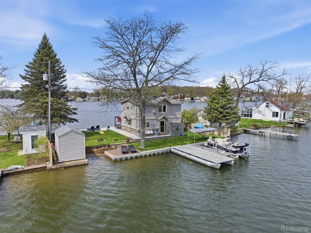 16342 Stages Island Argentine Township MI 48451