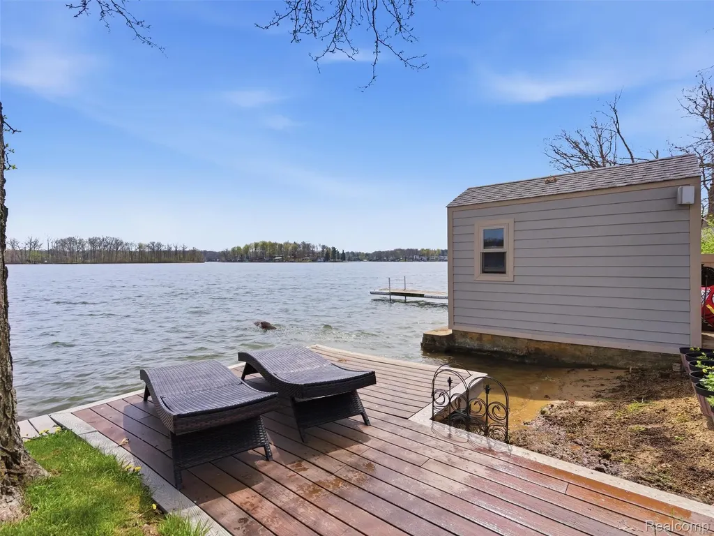 16342 Stages Island Argentine Township MI 48451