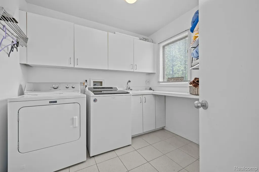 10785 Oxbow Lakeshore Drive White Lake Charter Township MI 48386