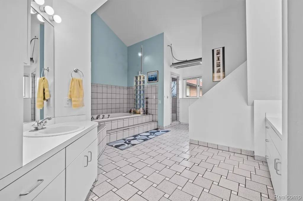 10785 Oxbow Lakeshore Drive White Lake Charter Township MI 48386