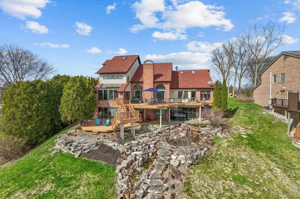 10785 Oxbow Lakeshore Drive White Lake Charter Township MI 48386
