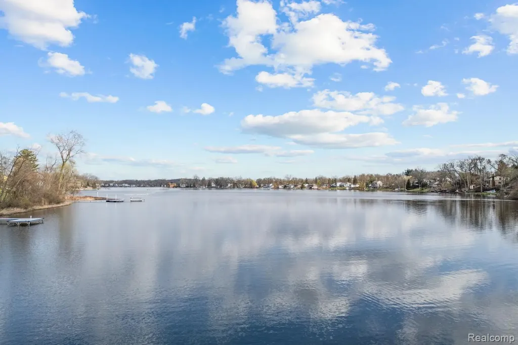 10785 Oxbow Lakeshore Drive White Lake Charter Township MI 48386