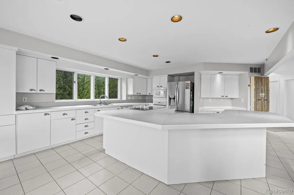10785 Oxbow Lakeshore Drive White Lake Charter Township MI 48386