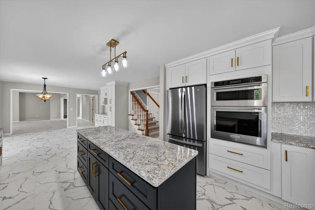 22293 Brockshire Street Novi City MI 48375
