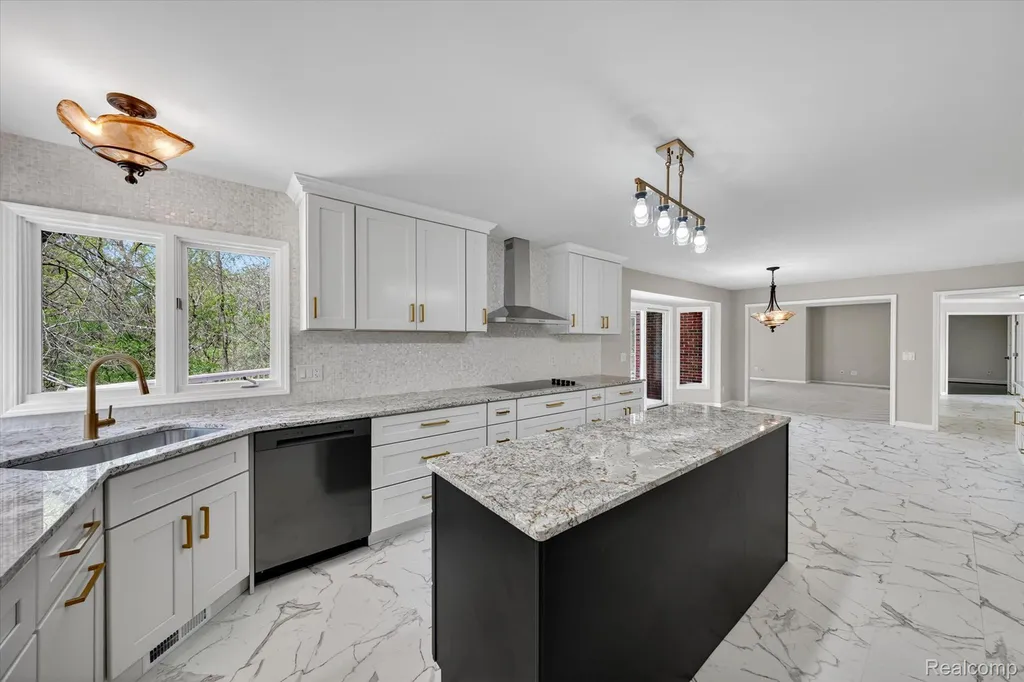 22293 Brockshire Street Novi City MI 48375