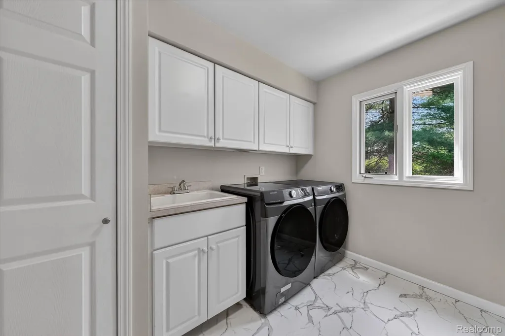 22293 Brockshire Street Novi City MI 48375