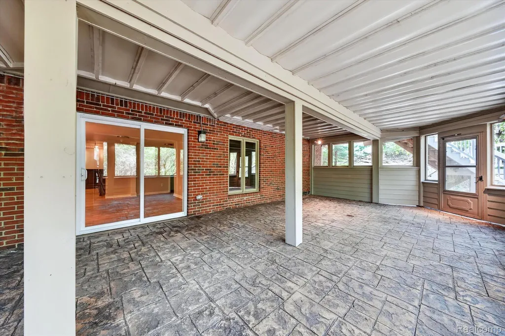 22293 Brockshire Street Novi City MI 48375