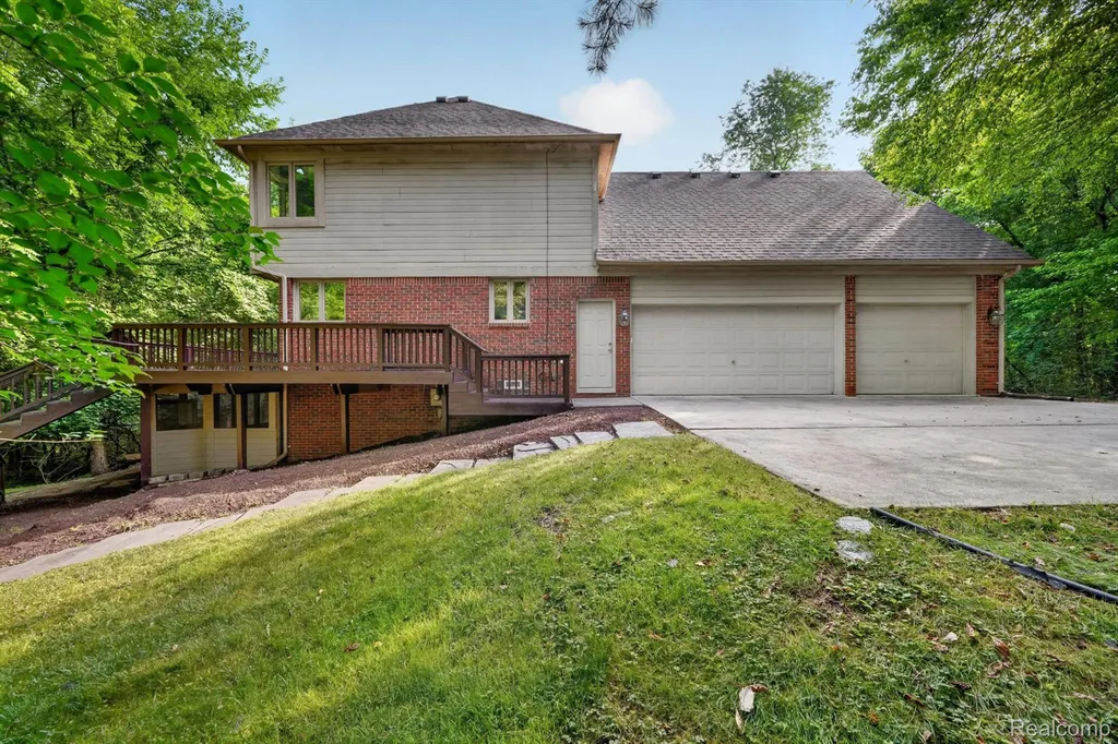 22293 Brockshire Street Novi City MI 48375