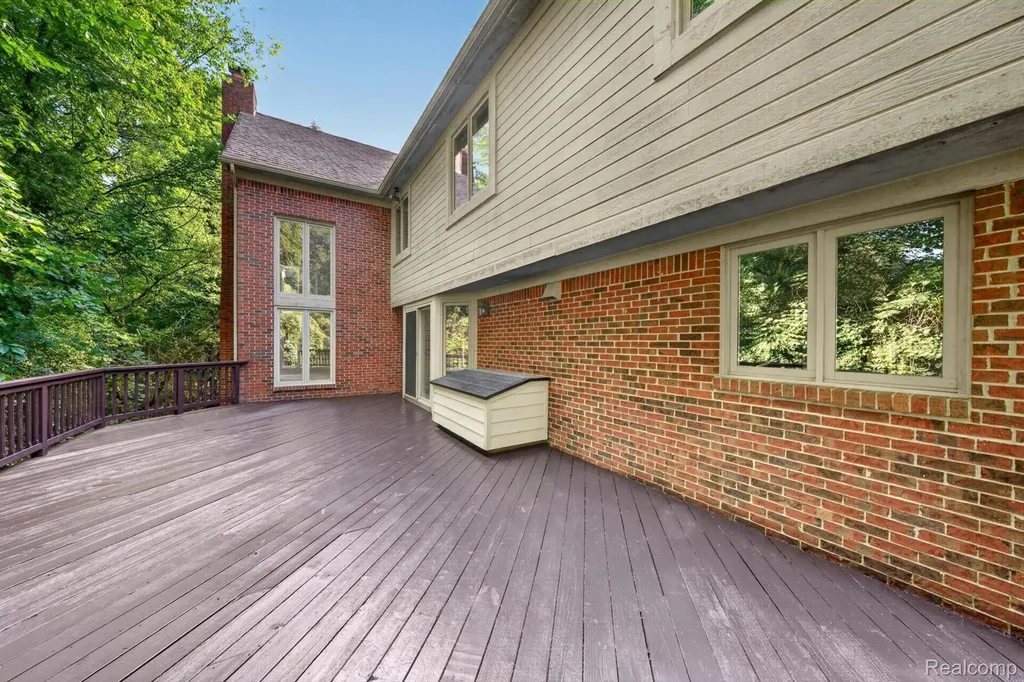 22293 Brockshire Street Novi City MI 48375