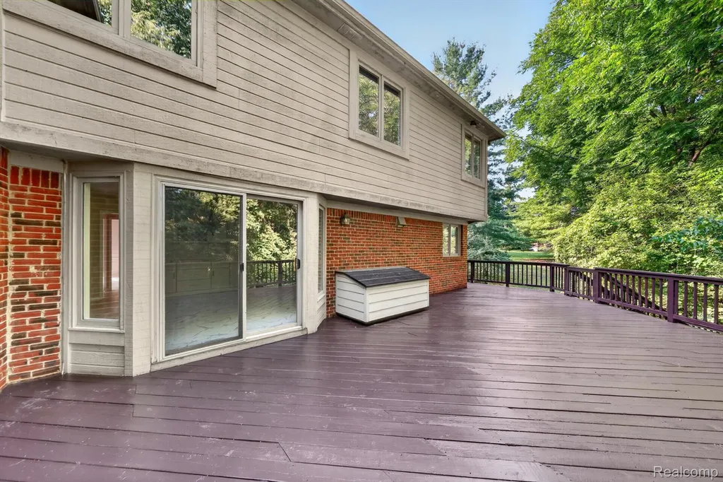 22293 Brockshire Street Novi City MI 48375