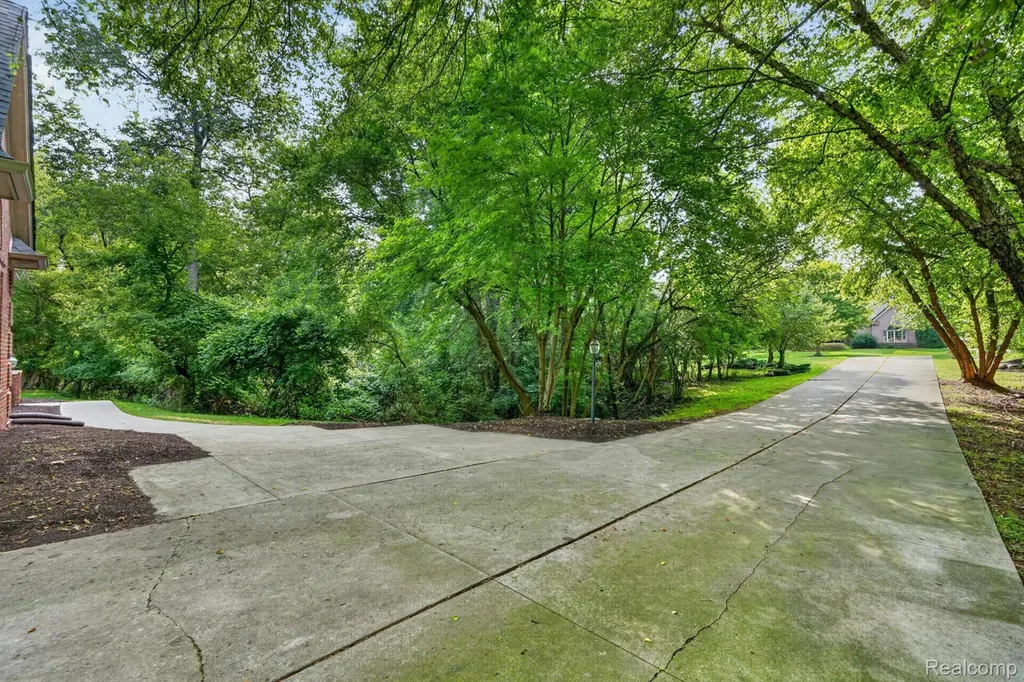 22293 Brockshire Street Novi City MI 48375