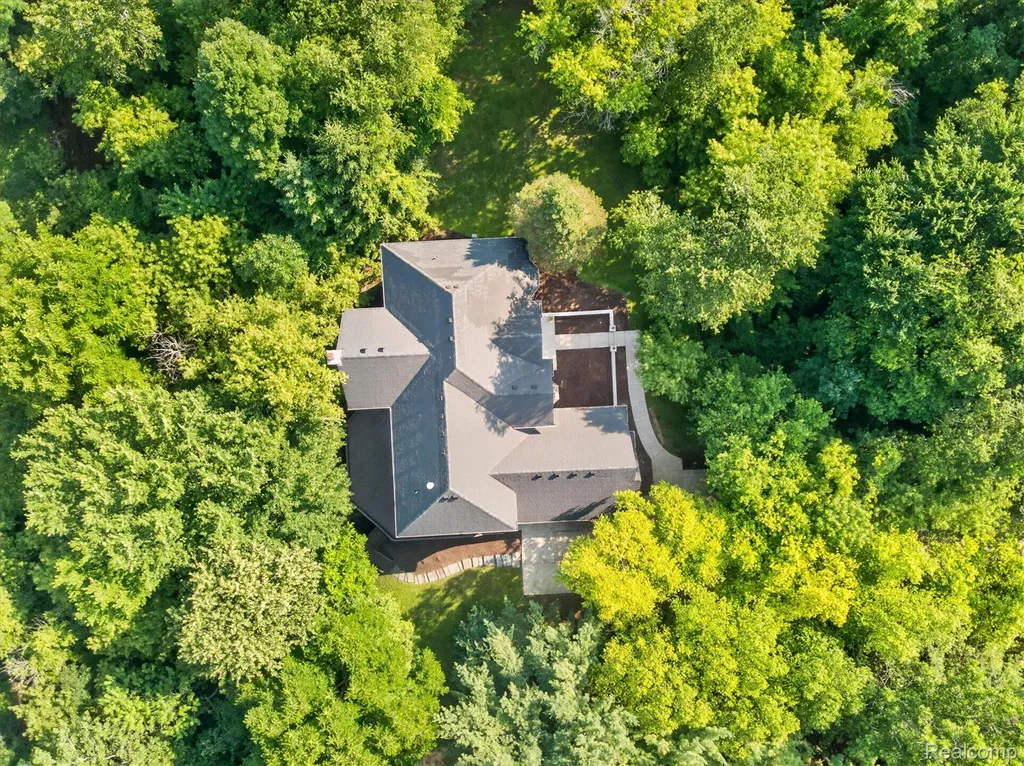 22293 Brockshire Street Novi City MI 48375