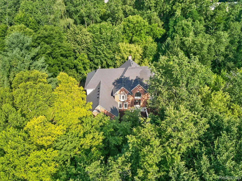 22293 Brockshire Street Novi City MI 48375