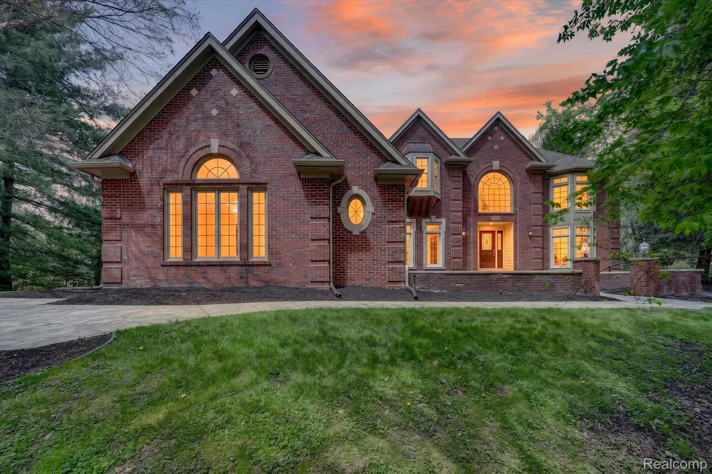 22293 Brockshire Street Novi City MI 48375