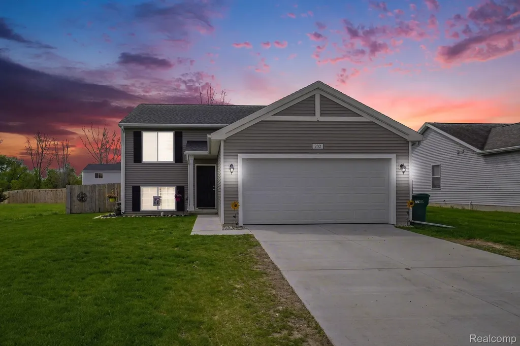 202 Creek Pointe Circle Durand City MI 48429