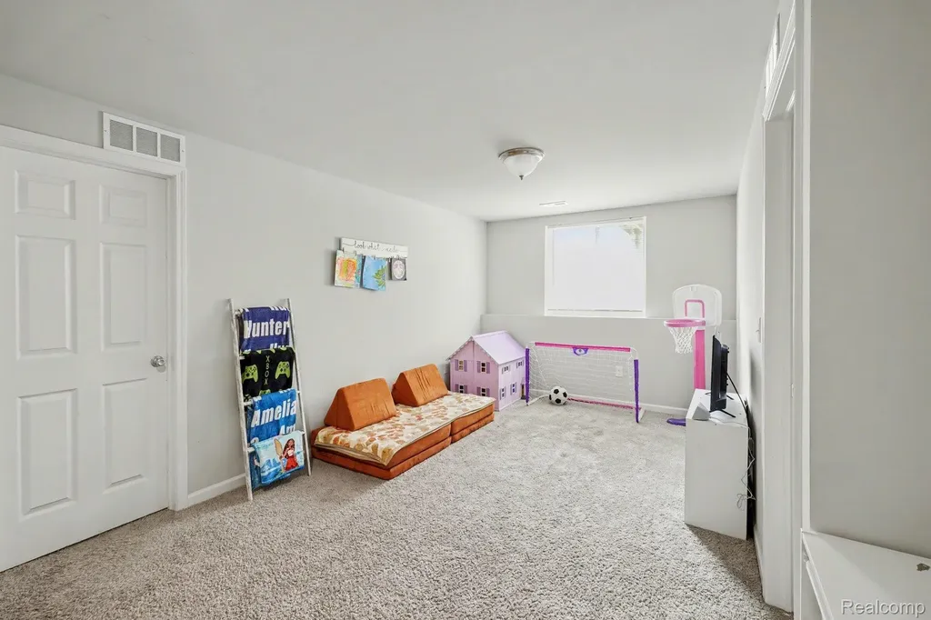 202 Creek Pointe Circle Durand City MI 48429