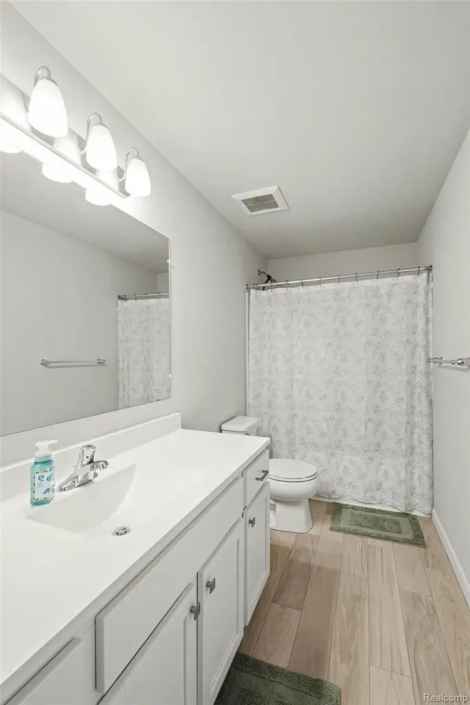 202 Creek Pointe Circle Durand City MI 48429