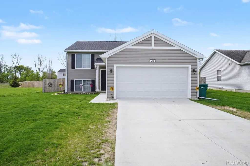 202 Creek Pointe Circle Durand City MI 48429