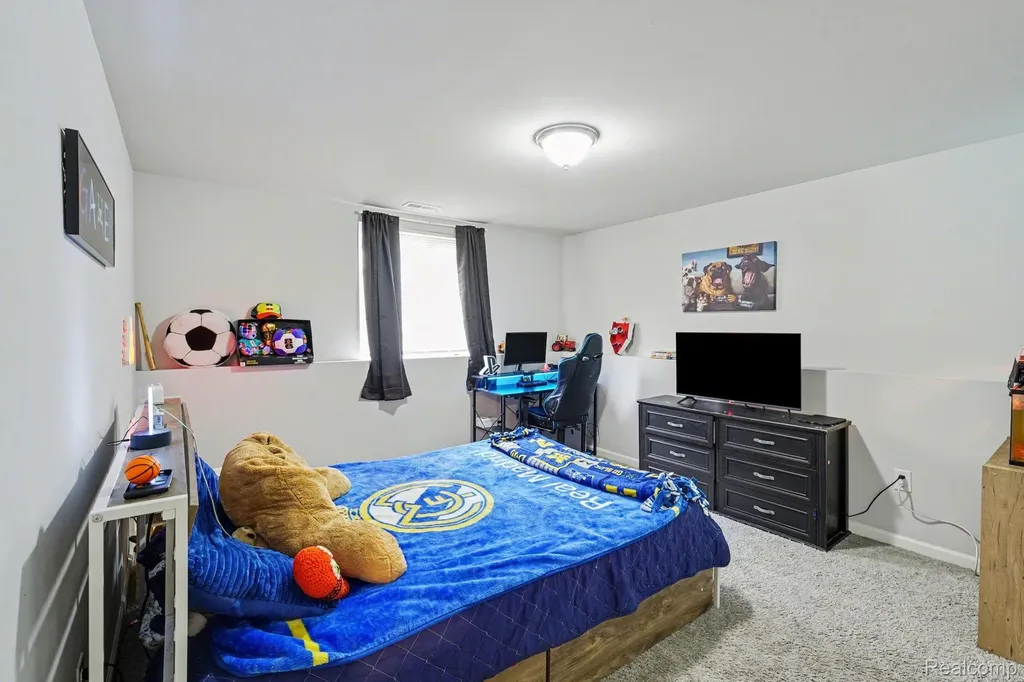 202 Creek Pointe Circle Durand City MI 48429